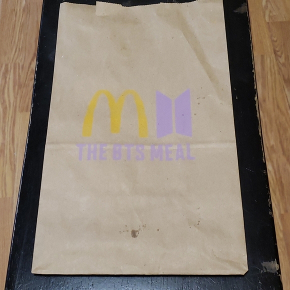 BTS x McDonald's bag - Picture 2 of 3